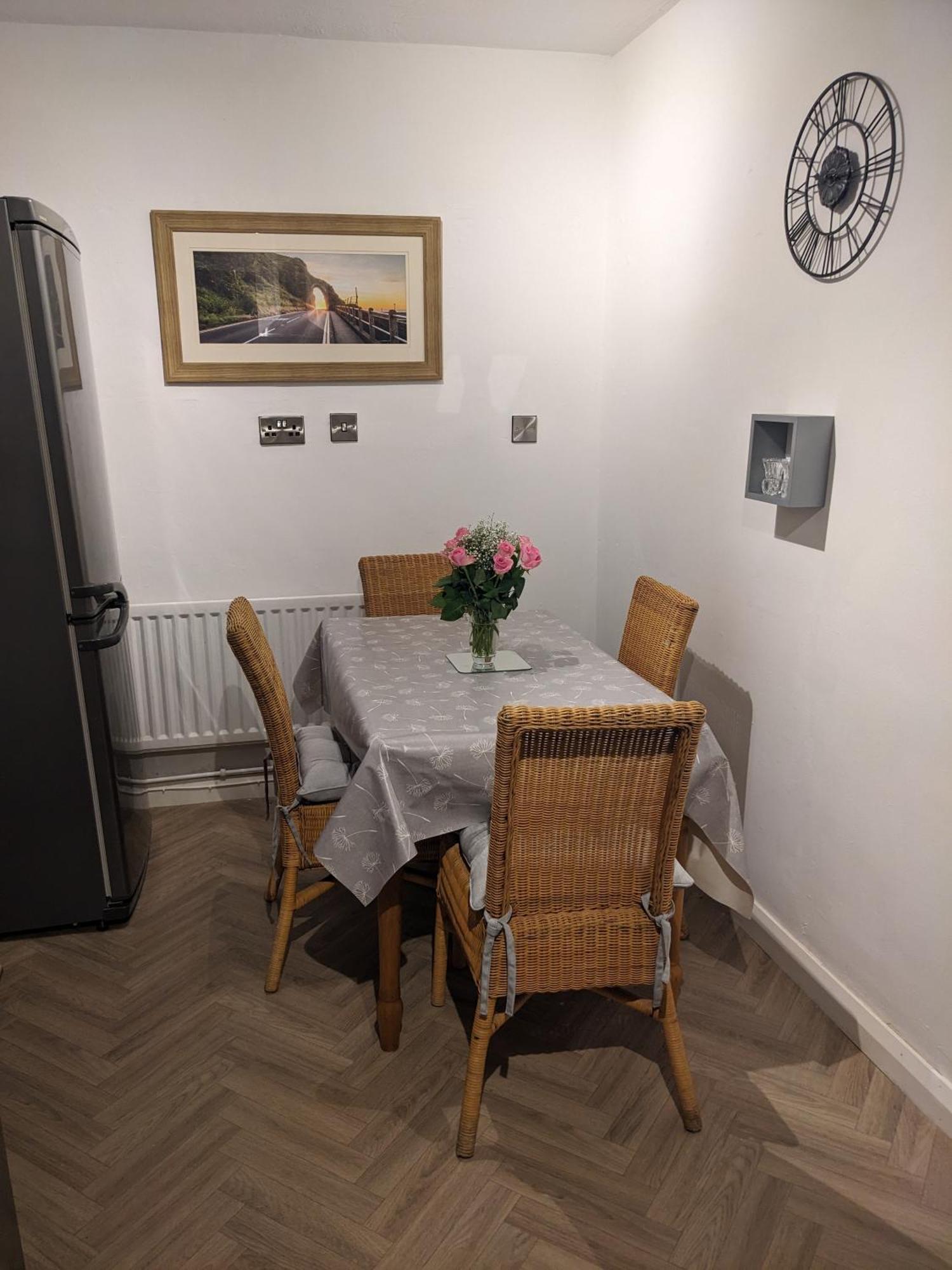 Cosy Cottage With Sea & Mountain Views Карнлох Екстер'єр фото